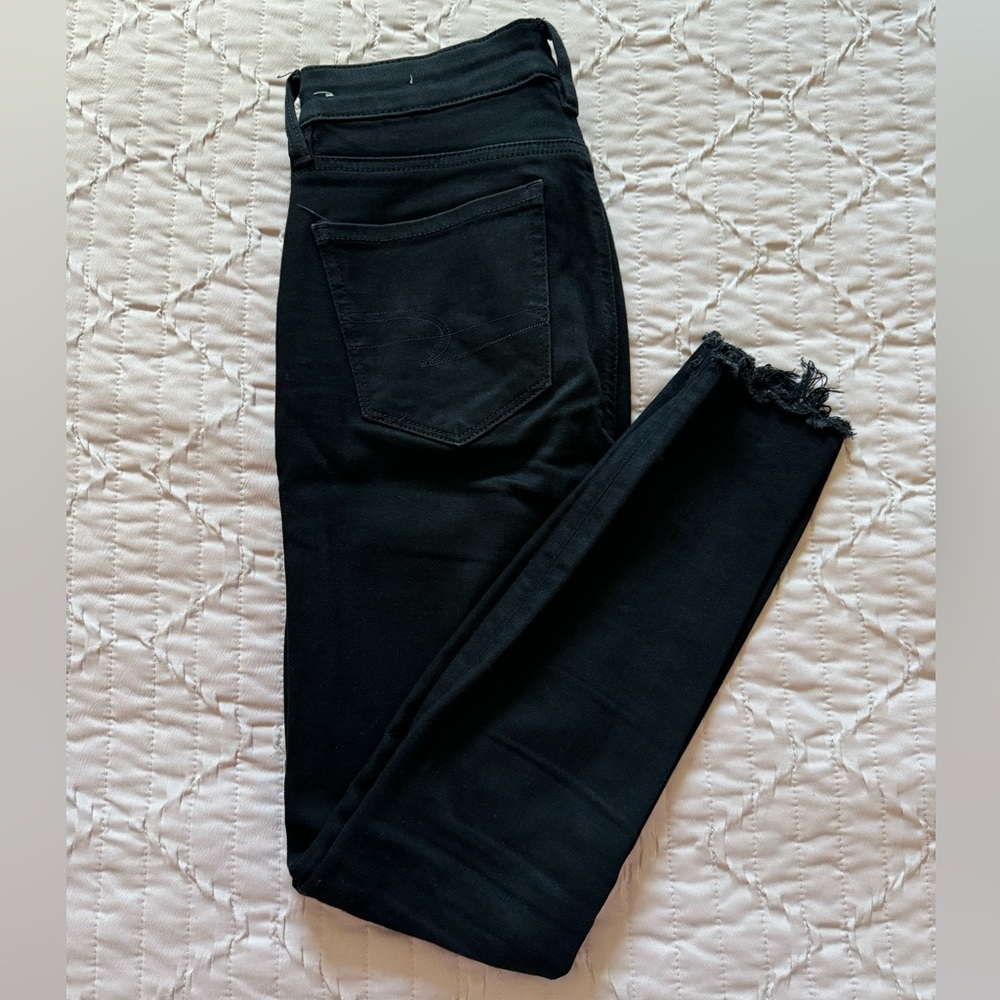 American Eagle Outfitters Distressed Skinny Jeans.